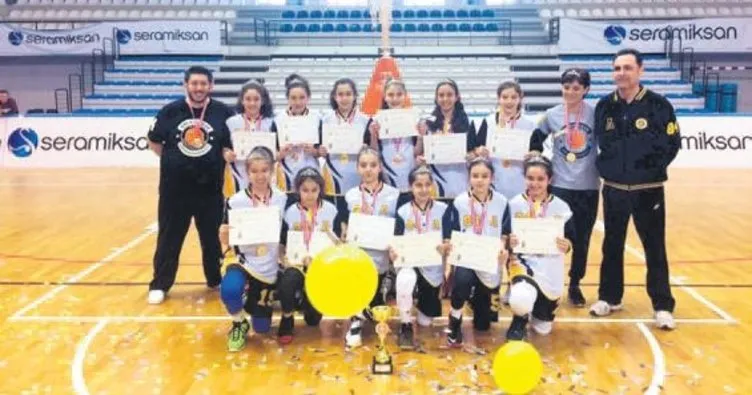 ‘Arı’nın küçük kız basketbol takımı da Türkiye şampiyonu