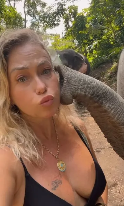 Yeliz Yeşilmen Phuket tatilinde fil tarafından öpüldüğü anları paylaştı!