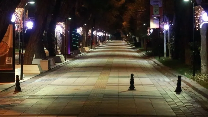 İçişleri Bakanlığı genelgesi ile sokağa çıkma yasağı detayları yayınlandı! 29 Nisan- 17 Mayıs Sokağa çıkma yasağında kimler muaf olacak, tam kapanma ne zaman bitiyor?