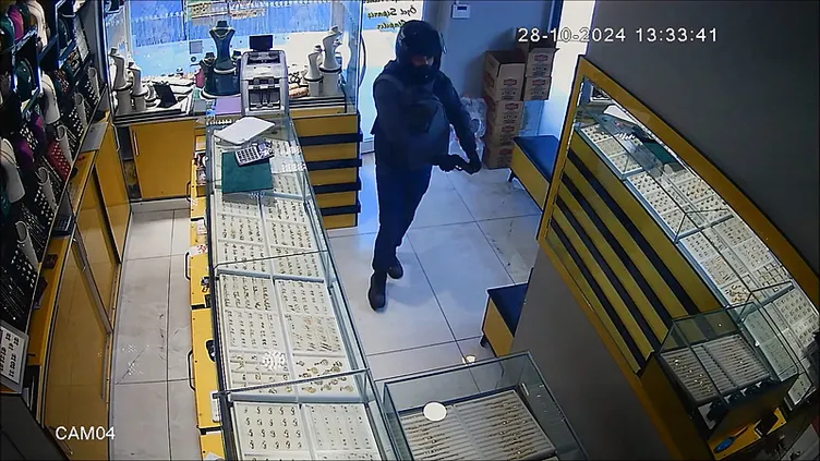 Adana’da kuyumcuyu omzundan ve sırtından vurarak altınları çalmıştı: O detay sayesinde yakalandı!
