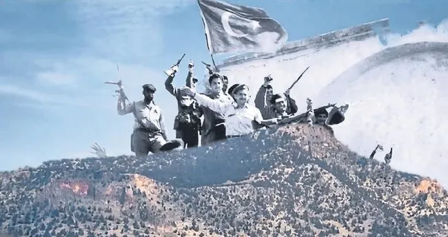 EOKA’cı Rum teröristlerin fotoğraflarını kullandılar EOKA’cı Rum teröristlerin fotoğraflarını kullandılar