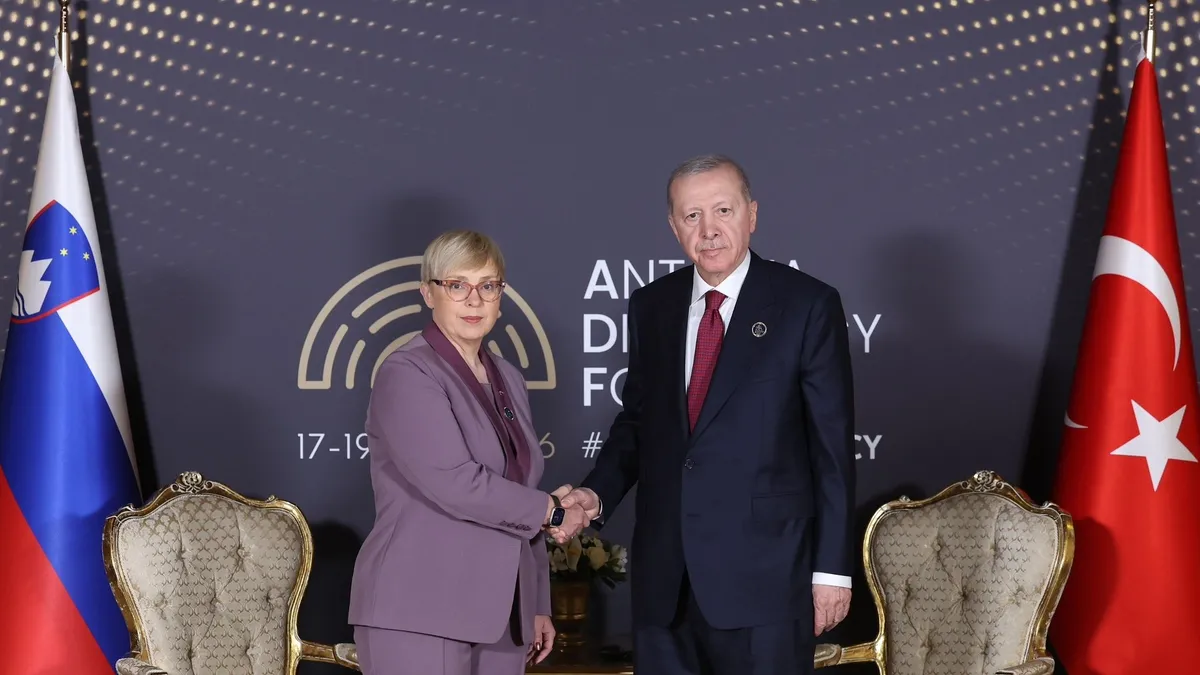 Başkan Erdoğan Slovenya Cumhurbaşkanı Natasa Pirc Musar ile görüştü Başkan Erdoğan Slovenya Cumhurbaşkanı Natasa Pirc Musar ile görüştü