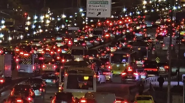 istanbulda-trafik-yogunlugu-yuzde-78e-ulasti-1760980466676.jpeg