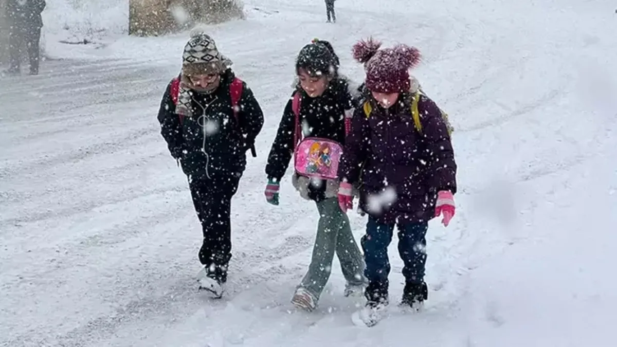 Yarın okullar tatil mi? 30 Aralık Salı hangi illerimizde okullar kar tatili edildi? İlk açıklama geldi