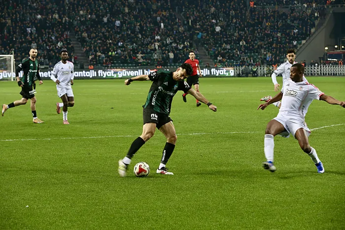 canli-ziraat-turkiye-kupasinda-kocaelispor-besiktas-maci-1770305621806.jpeg