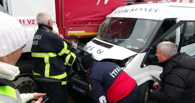 Çevik Kuvvet minibüsü kaza yaptı. 11 polis yaralı!