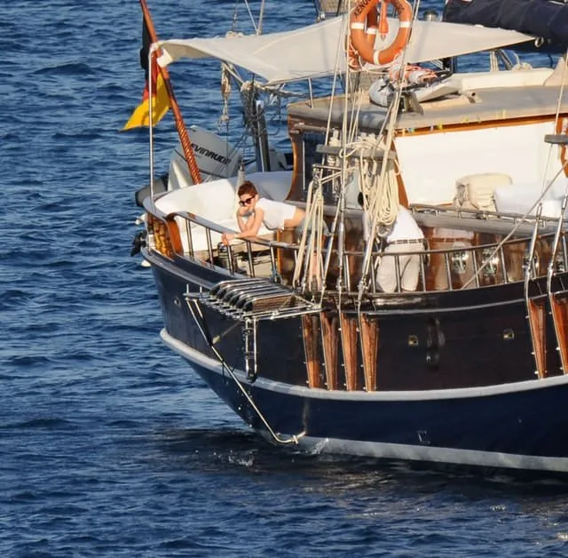 Kenan İmirzalıoğlu ile gizemli güzel teknede yakalandı