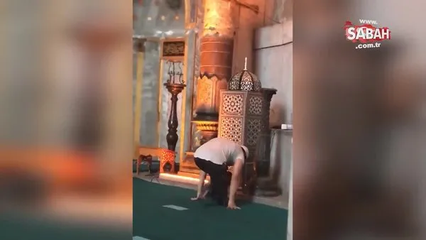 Ayasofya Camii'nde protez ayaklarıyla namaz kılan genç duygulandırdı | Video