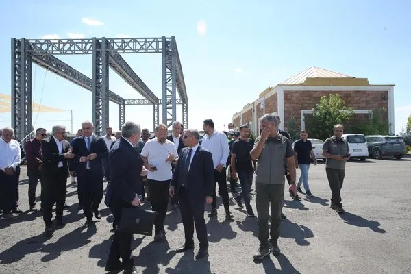 Bakan Yardımcısı Aktaş'ın Malazgirt Zaferi etkinlik alanındaki incelemesi
