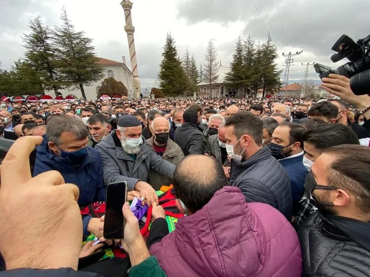 SON DAKİKA: Ahmet Çalık gözyaşları ile son yolculuğuna uğurlanıyor!