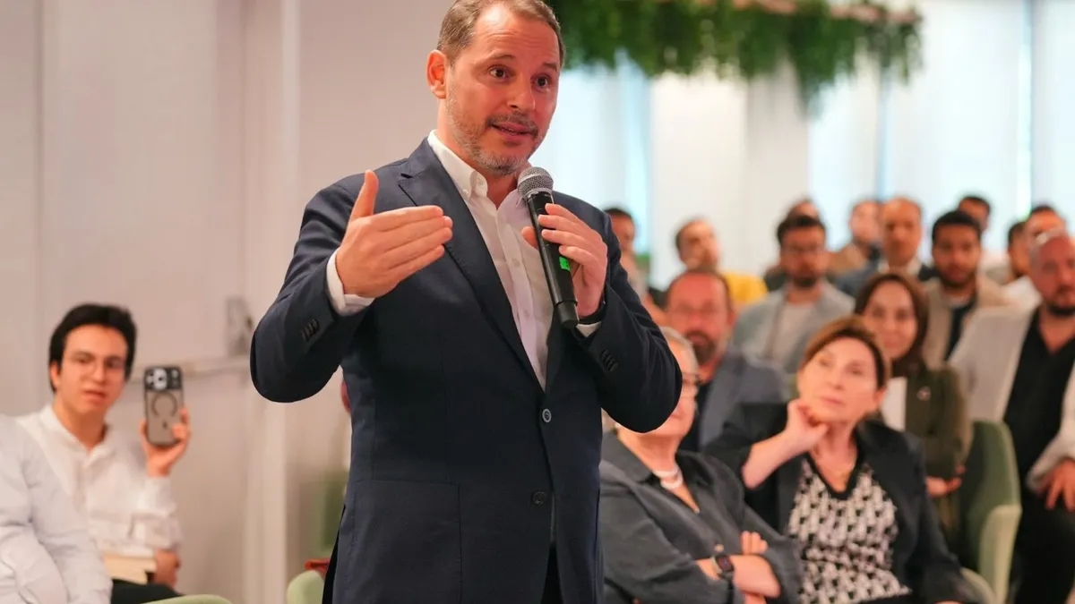 Devletin üst kademesi hain kalkışmaya tanıklığını anlattı! Berat Albayrak: O gece benzeri görülmemiş bir destandır Devletin üst kademesi hain kalkışmaya tanıklığını anlattı! Berat Albayrak: O gece benzeri görülmemiş bir destandır