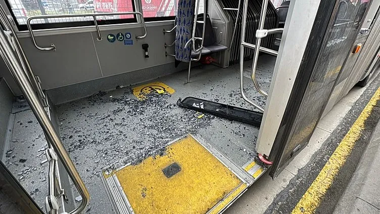 Metrobüs faciası! 1 kişi öldü, 2’si ağır, 40 yaralı: Dehşet anları kamerada
