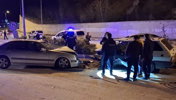 karabukte-alkollu-surucu-dehset-sacti-ters-yone-giren-surucu-otomobille-carpisti-yaralilar-var-1777978790874.jpg