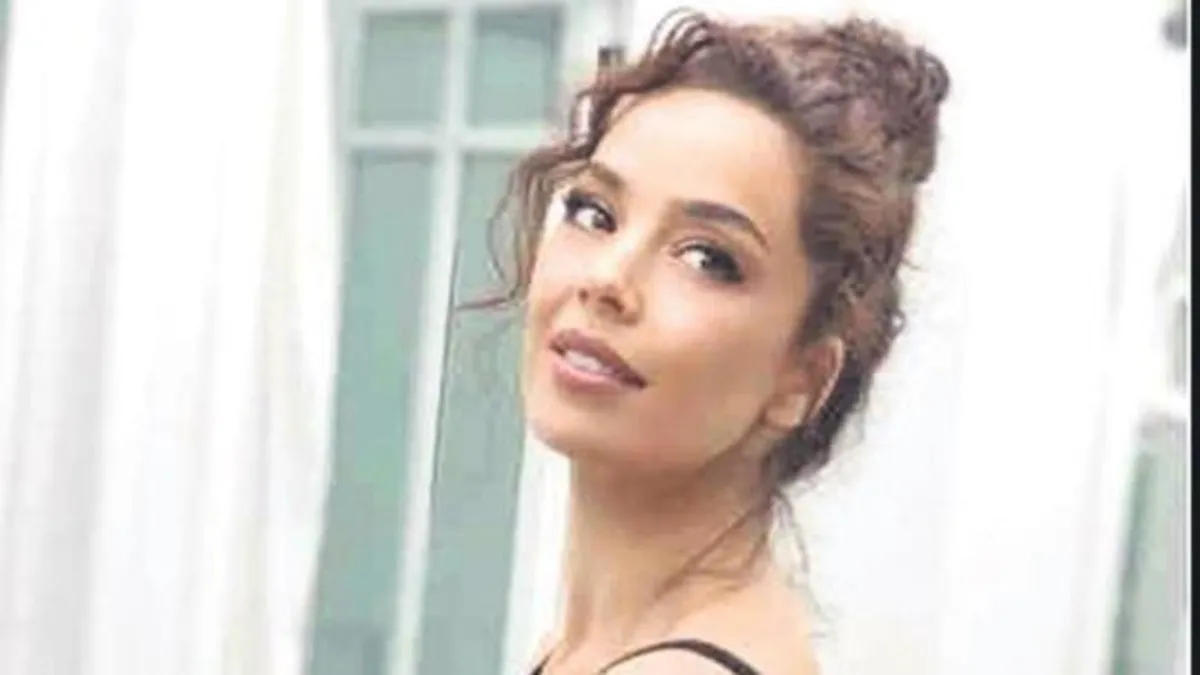 Dünya güzeli bu kez çocuk oyununda Dünya güzeli bu kez çocuk oyununda