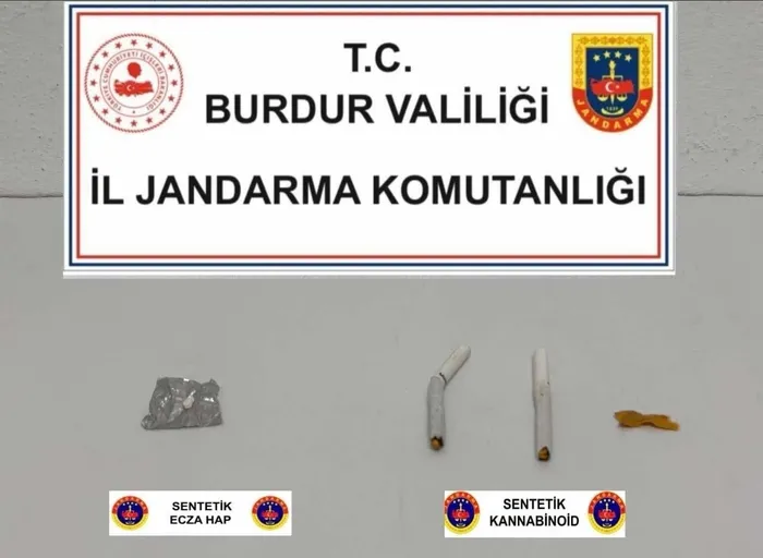 burdurda-uyusturucu-operasyonu-4-gozalti-1764316872903.jpg