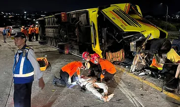 Endonezya’da yolcu otobüsü devrildi: 16 ölü