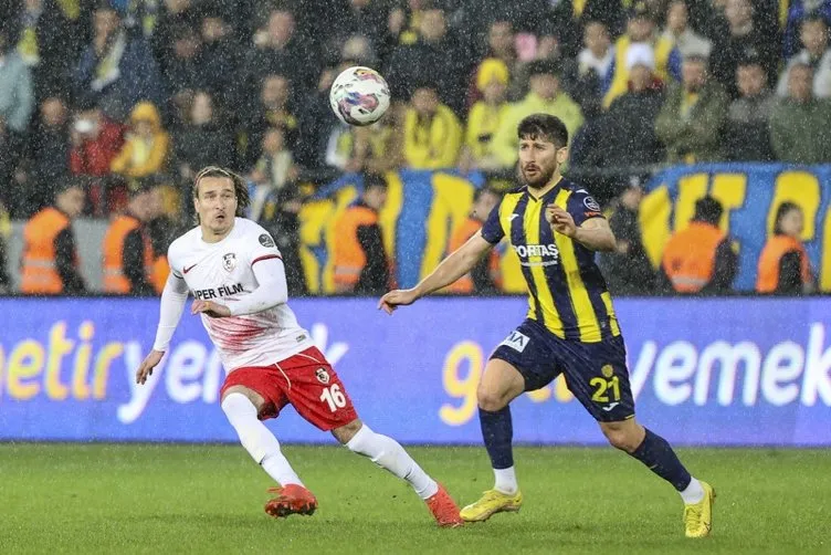 Son dakika haberleri: Lazar Markovic, 7,7’lik depremden nasıl tesadüfen kurtulduğunu anlattı! Antalyaspor maçından sonra...