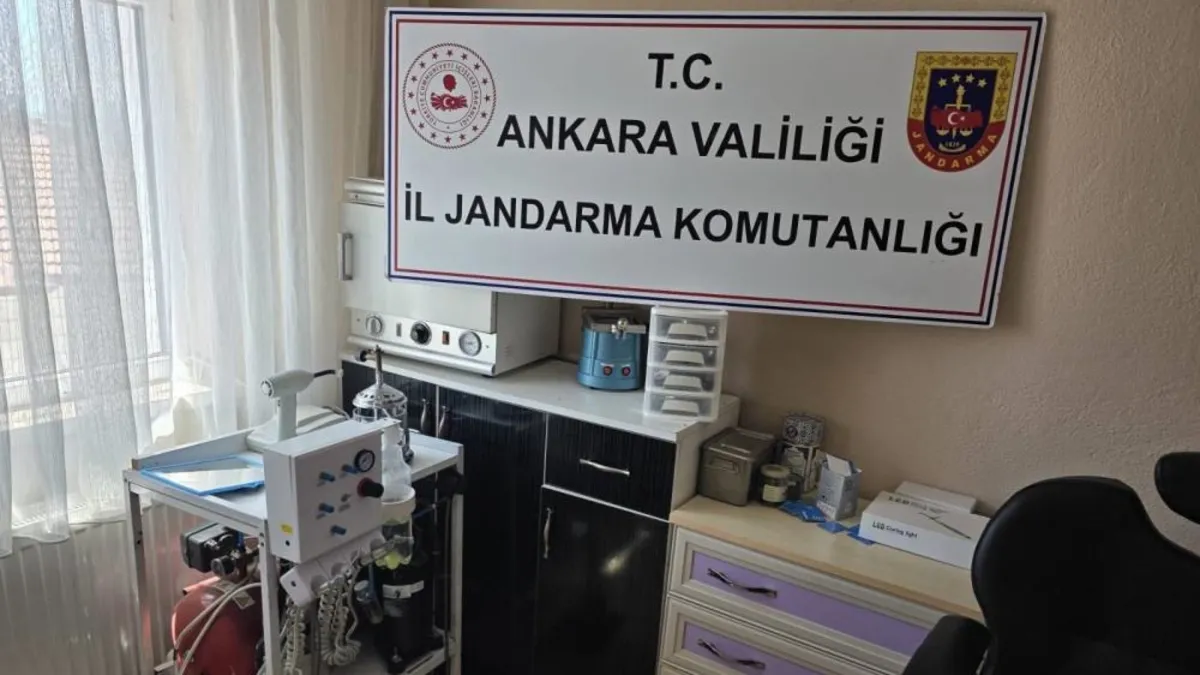 Ankara'da yapılan sahte diş hekimi operasyonunda ele geçirilen tıbbi malzemeler
