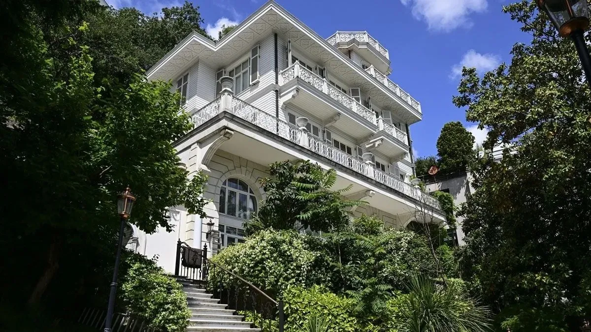 Firari FETÖ'cü Akın İpek’in Bebek’teki yalısı satıldı