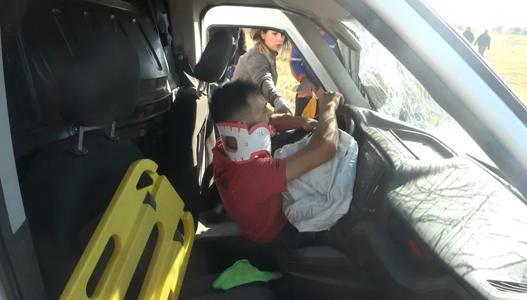 Aksarayda 1 kişinin öldüğü kazada ortalık can pazarına döndü: Vatandaşlar aracı devrilmesin diye tuttu!