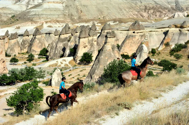 Kapadokya’da atlı ve motorize jandarma timleri