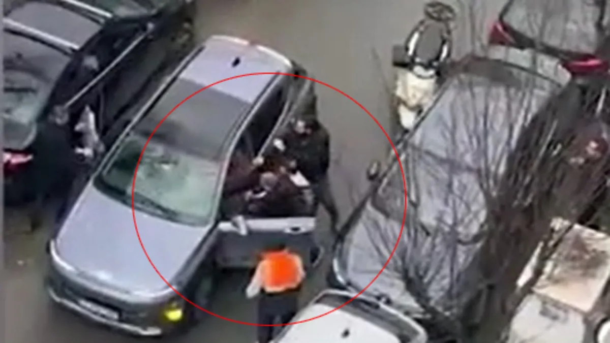 Beşiktaş’ta dehşet anları! Yol verme kavgası cinayetle bitti: 1 kişi öldü, 1 kişi komada Beşiktaş’ta dehşet anları! Yol verme kavgası cinayetle bitti: 1 kişi öldü, 1 kişi komada