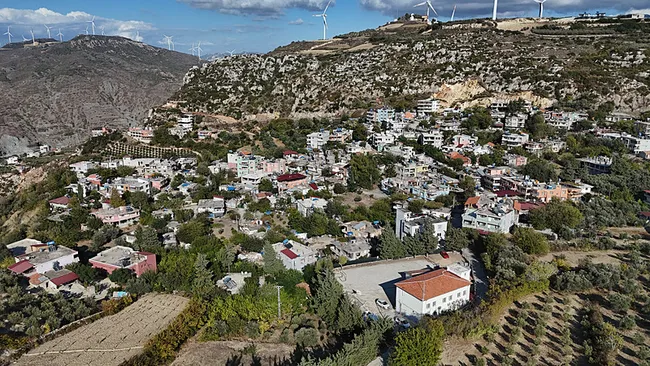 herkesin-soyadi-ayni-2-bin-nufuslu-daduk-koyunde-soke-eden-gercek-mezarlikta-bile-1760258244770.jpeg Herkesin soyadı aynı! 2 bin nüfuslu Dadük köyünde şoke eden gerçek!
