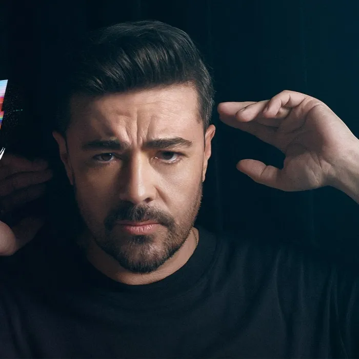 ’Bebeto’ yüzlü ünlü şarkıcıyı tanıyabildiniz mi? 90’lı yıllara damga vurmuştu ...