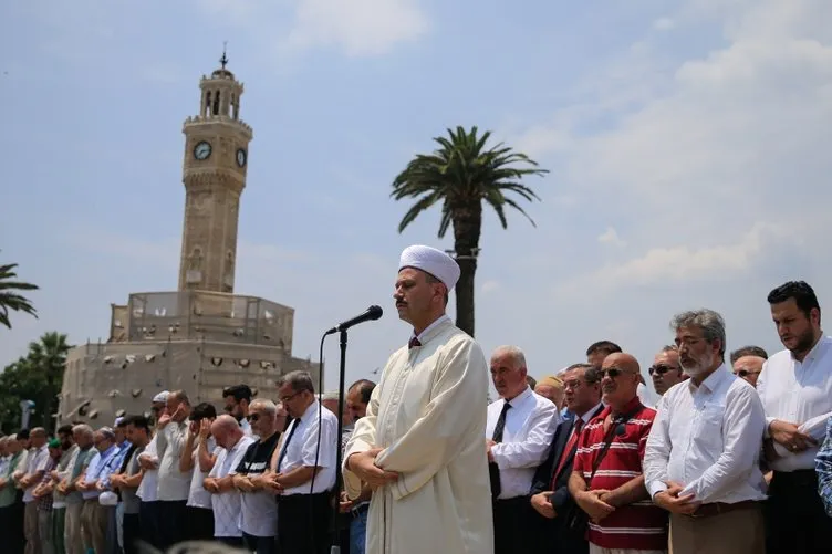 Türkiye'nin dört bir yanında Muhammed Mursi için gıyabi cenaze namazı kılındı