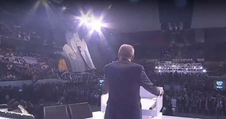 AK Parti Büyük Kongresi’nde Başkan Erdoğan’ı duygulandıran koreografi