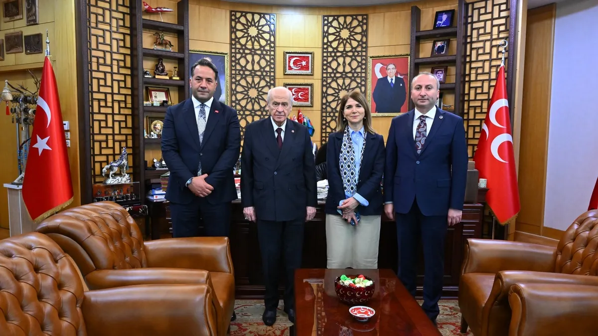 Bahçeli, partisinin siyasi partilerle bayramlaşan heyetlerini kabul etti Bahçeli, partisinin siyasi partilerle bayramlaşan heyetlerini kabul etti