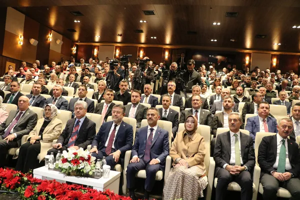 bakanlik-dugmeye-basti-sapanca-golu-alarm-veriyor-255-milyar-tllik-eylem-plani-1793455493864.jpg