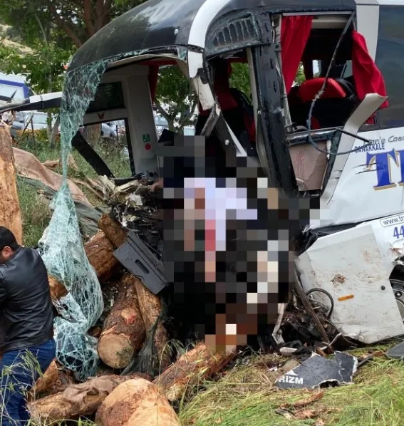 Çanakkale Ezine’de katliam gibi kaza: 8 ölü, 21 yaralı! Meğer kamyon sürücüsü ihbar edilmiş...