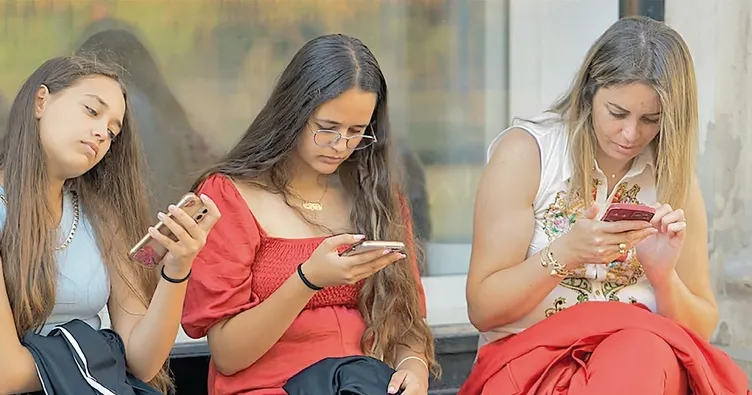 Sağlık uyarıları gençlerin sosyal medya süresini kısaltabilir