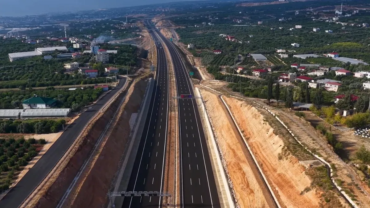 Bakan Uraloğlu tarih verdi: Mersin'in yeni otoyolu trafiğe açılıyor! 2 saatlik yol 18 dakikaya düşecek