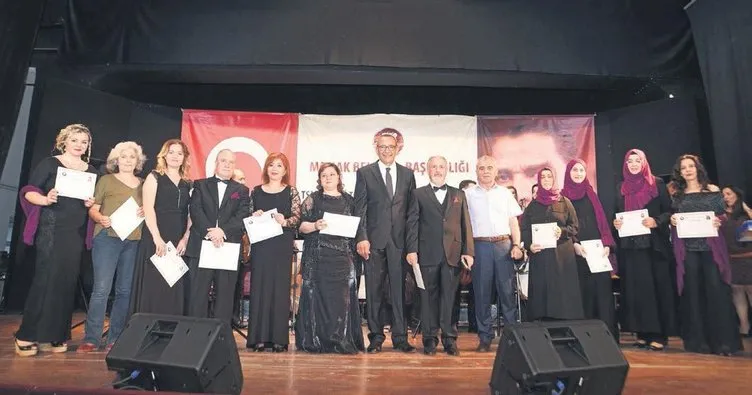 Mamak’ta şarkılı türkülü mezuniyet