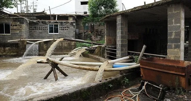 Çin’de maden ocağında su baskını