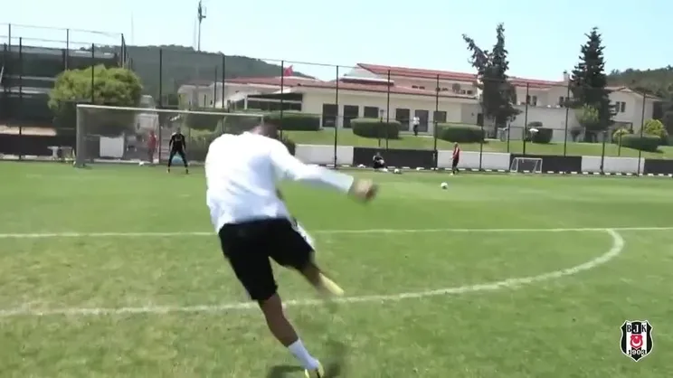 Beşiktaş'ın yıldızı Boateng'den muhteşem gol!