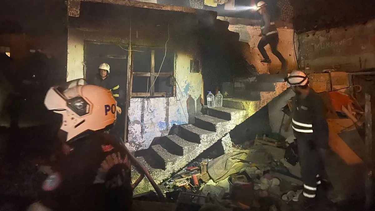 Babasının evini yaktı! Böyle evlat olmaz olsun dedirten olay Babasının evini yaktı! Böyle evlat olmaz olsun dedirten olay