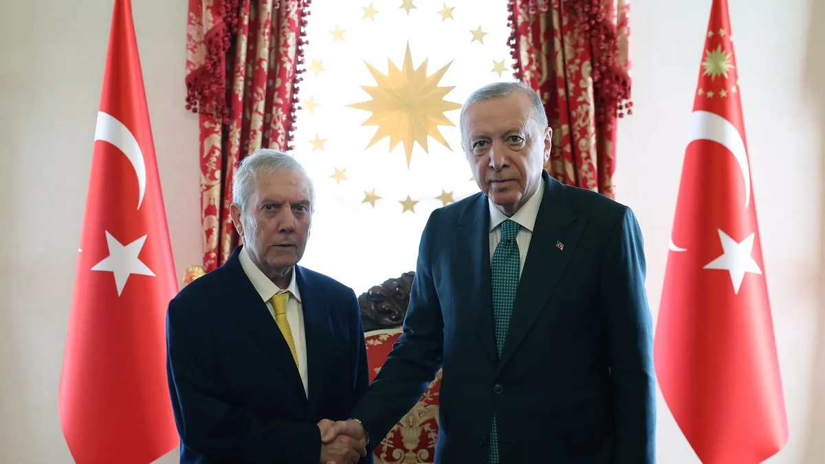 Başkan Recep Tayyip Erdoğan 4 büyük kulübün başkanları ile bir araya geldi haber görseli