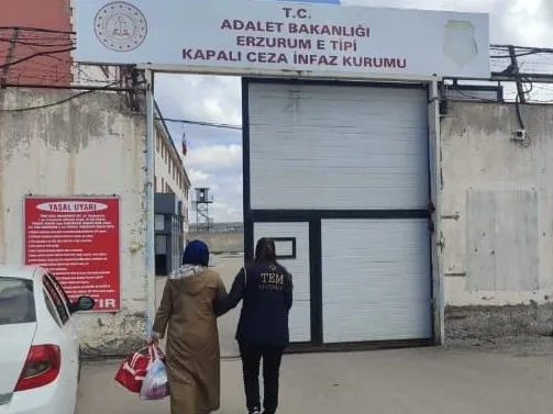 erzurumda-kesinlesmis-hapis-cezasi-bulunan-2-sahis-yakalandi-1777915937300.jpg