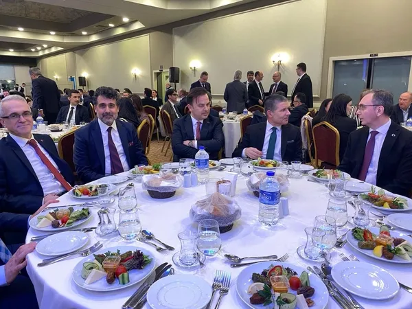 500-hakim-ve-savci-mehmet-selim-kirazin-anisina-duzenlenen-iftarda-bulustu-1711652071139.jpg