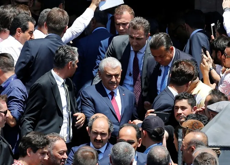 Erdoğan cuma namazını Başyazıcıoğlu Camisi'nde kıldı