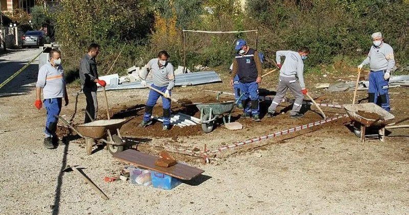 Cocuklar Top Oynarken Tarihi Mezar Buldu Son Dakika Haberler