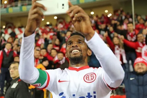Eto'o'dan Türk bayraklı paylaşım