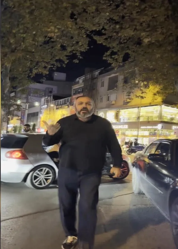 kagithanede-korku-dolu-anlar-trafik-magandasi-motosikletliye-kabusu-yasatti-seni-buraya-gomerim-1793181145354.jpg