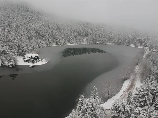 Bolu'daki göl buz tuttu