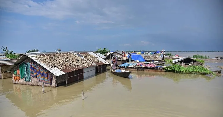 Hindistan’da yoğun yağış ölüm getirdi: Doğal afet hayatı durdurdu