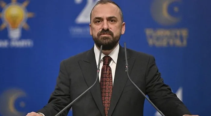 deprem-turisti-ozgur-ozelden-akla-ziyan-sov-ak-partiden-sert-tepki-milletimiz-istismara-asla-prim-vermez-1770462603666.jpg 'Deprem turisti' Özgür Özel'den akla ziyan şov! AK Parti'den sert tepki: Milletimiz istismara asla prim vermez