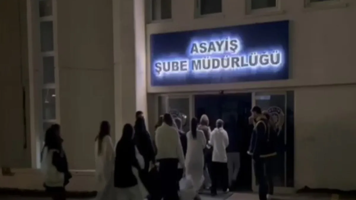 Ankara’da eğlence mekanlarına yönelik operasyon: 29 gözaltı Ankara’da eğlence mekanlarına yönelik operasyon: 29 gözaltı